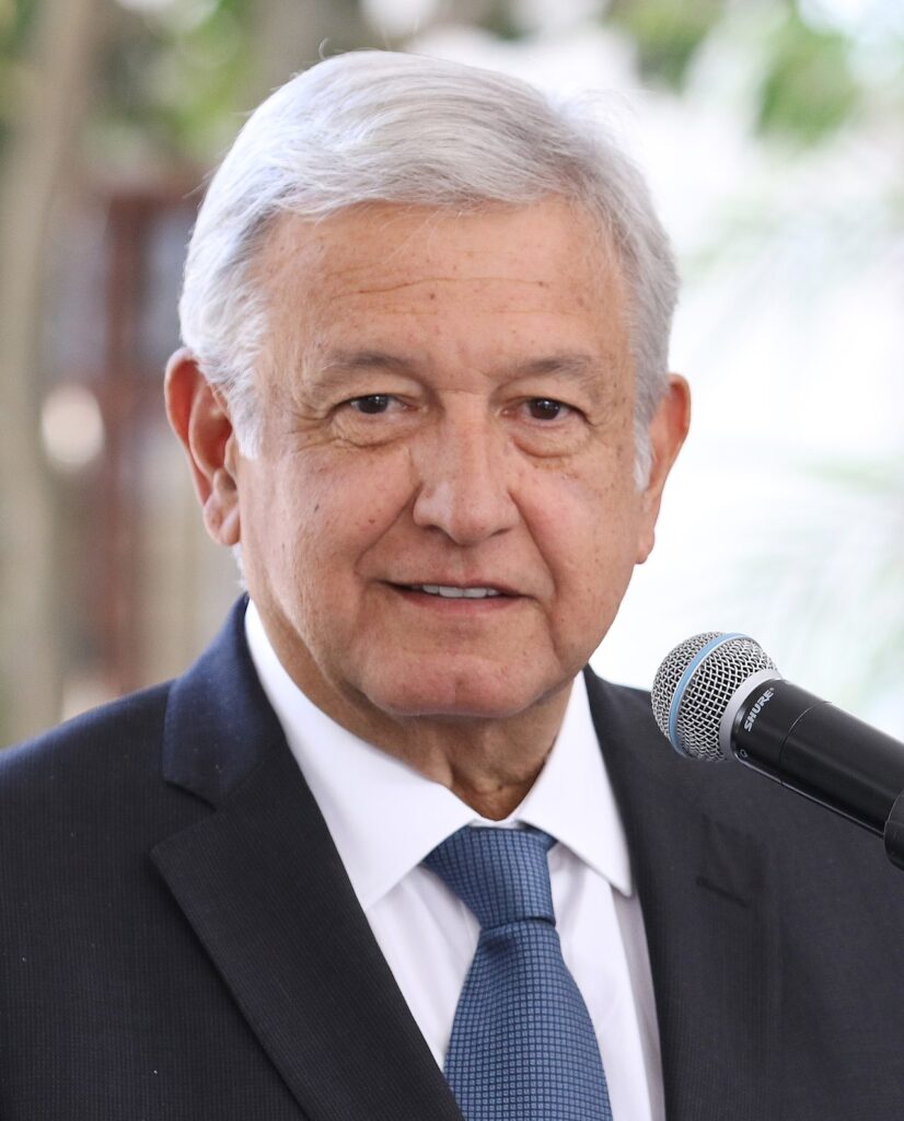 1280px-LENÍN_MORENO_SE_REÚNE_CON_EL_LÍDER_MEXICANO_LÓPEZ_OBRADOR_(36186836092)_(cropped)