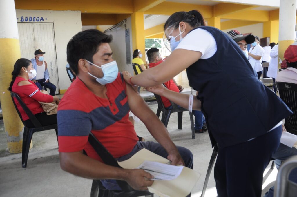 VACUNACIÓN COMALCALCO 25082021 (38)