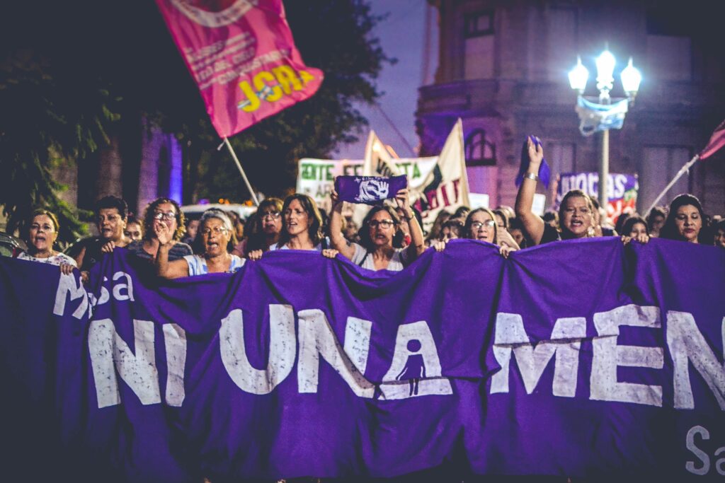 BUENOS-AIRES-Manifestación_niunamenos_ante_el_femicidio_de_Agustina_Imvilkeried_-_Ciudad_de_Santa_Fe_-_05