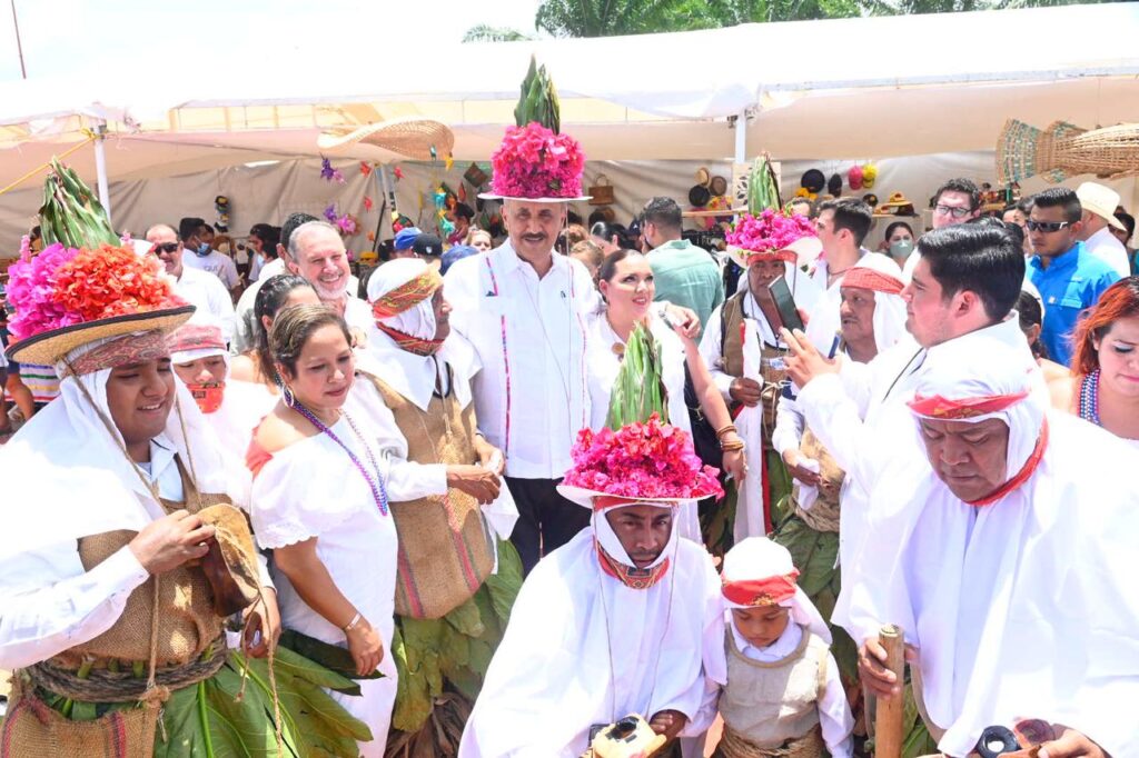FOTO GOBERNADOR FESTIVAL DEL QUESO (74)