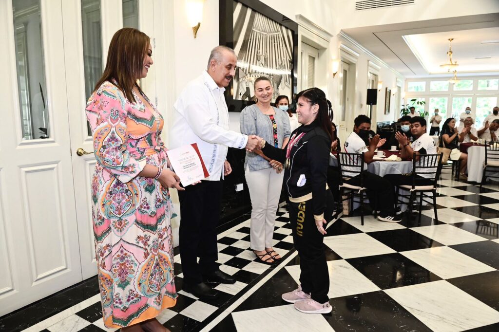 DESAYUNO CON MEDALLISTAS CONADE 19082022 (5)