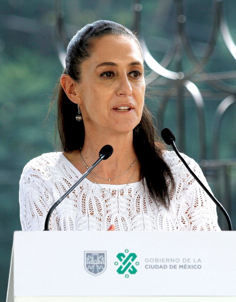 MX_MR_PLAZA_NOCHE_VICTORIOSA_03_(cropped)