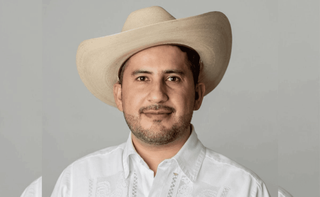 carlos-manzo_-2-_1.png_1597830298